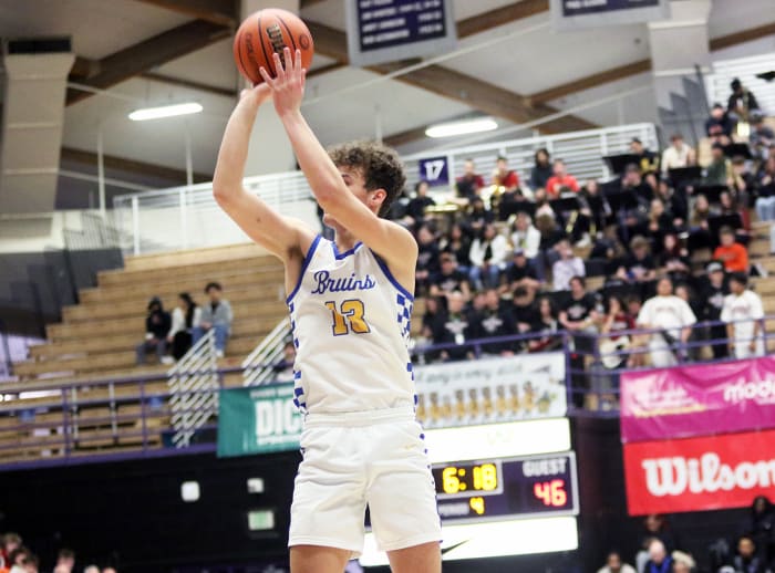 a Tualatin Barlow 6A Oregon boys basketball quarterfinal 2024 Dan Brood 40